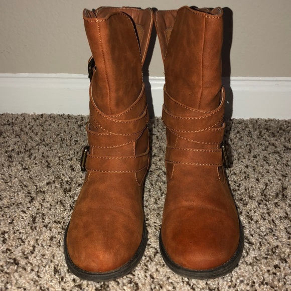 TAN BOOTS - Picture 2 of 8